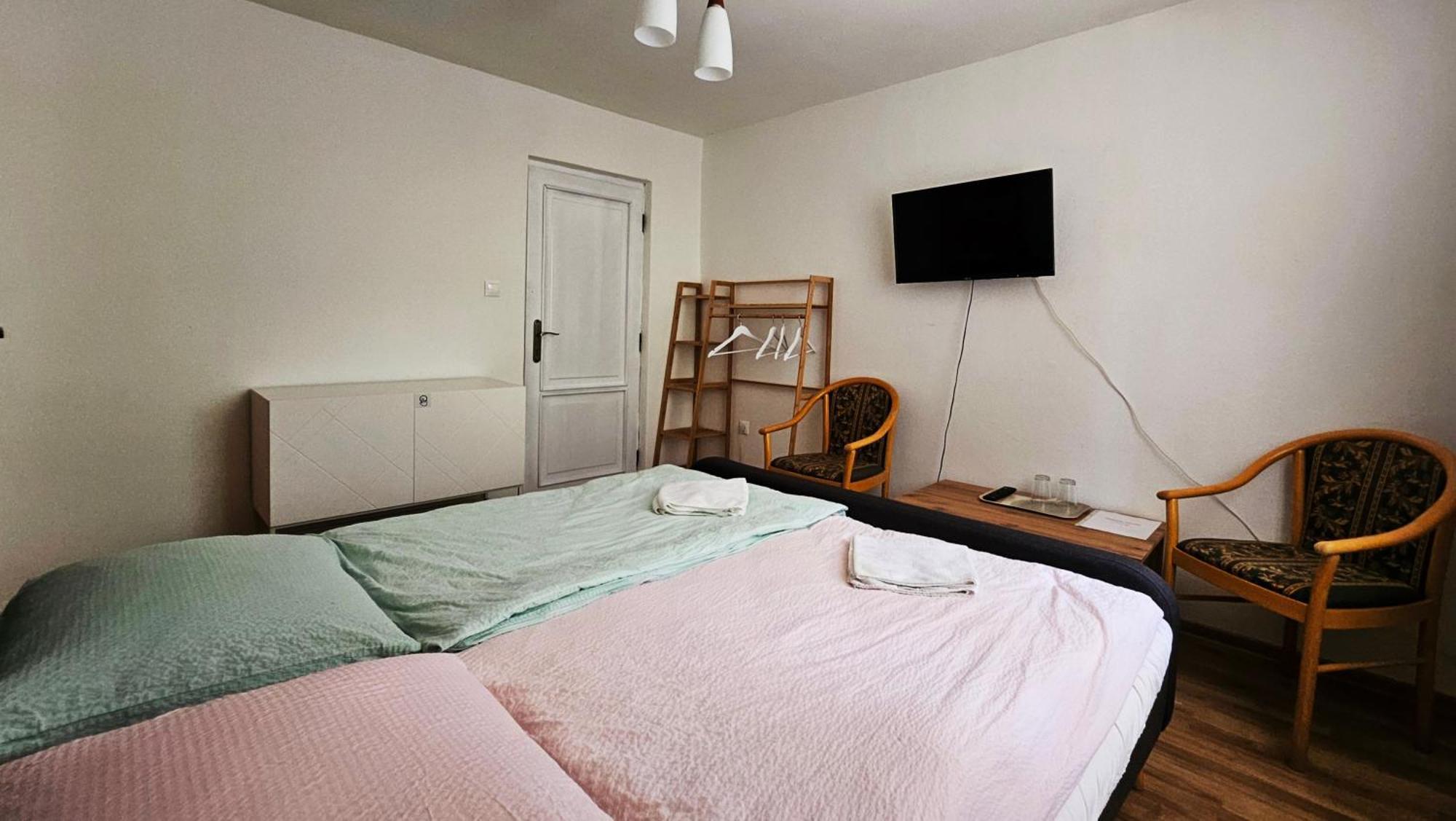Hotel Penzion Toliar à Stará Lesná Extérieur photo